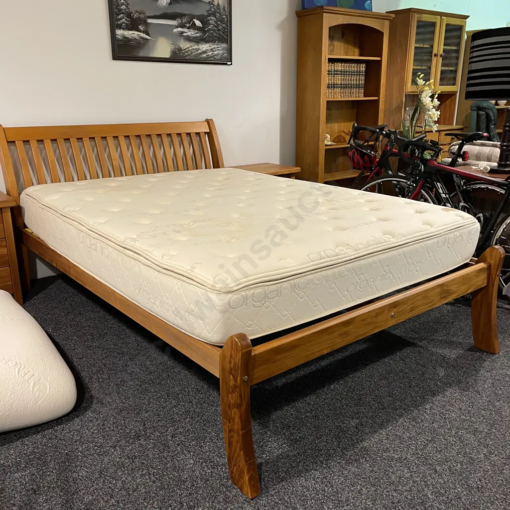 Rimu Framed Slat Queen Bed with Intrigue Organicotton Firm Mattress Image 1++