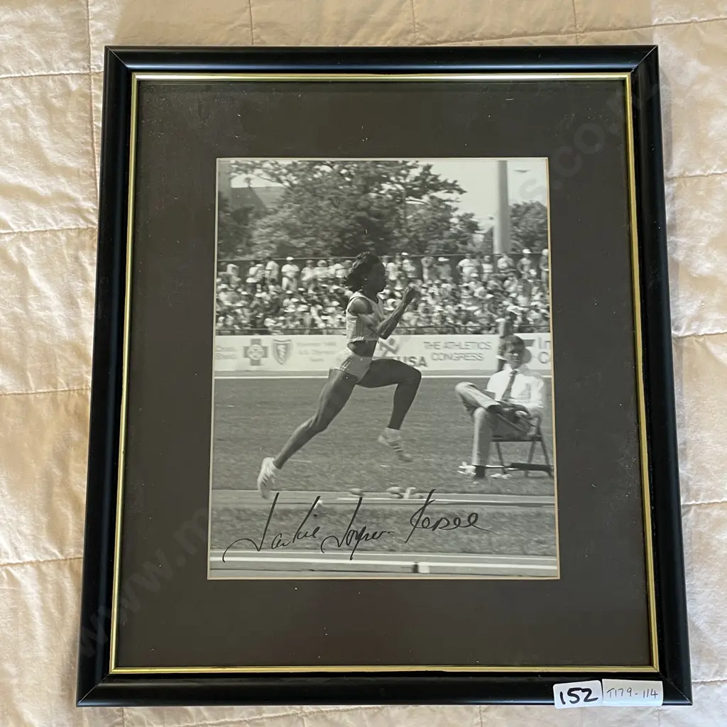Signed Framed Photograph of Jackie Joyner Kersee - 32 x 37cm. Potentially the worlds greatest female athlete of all time Image 1++