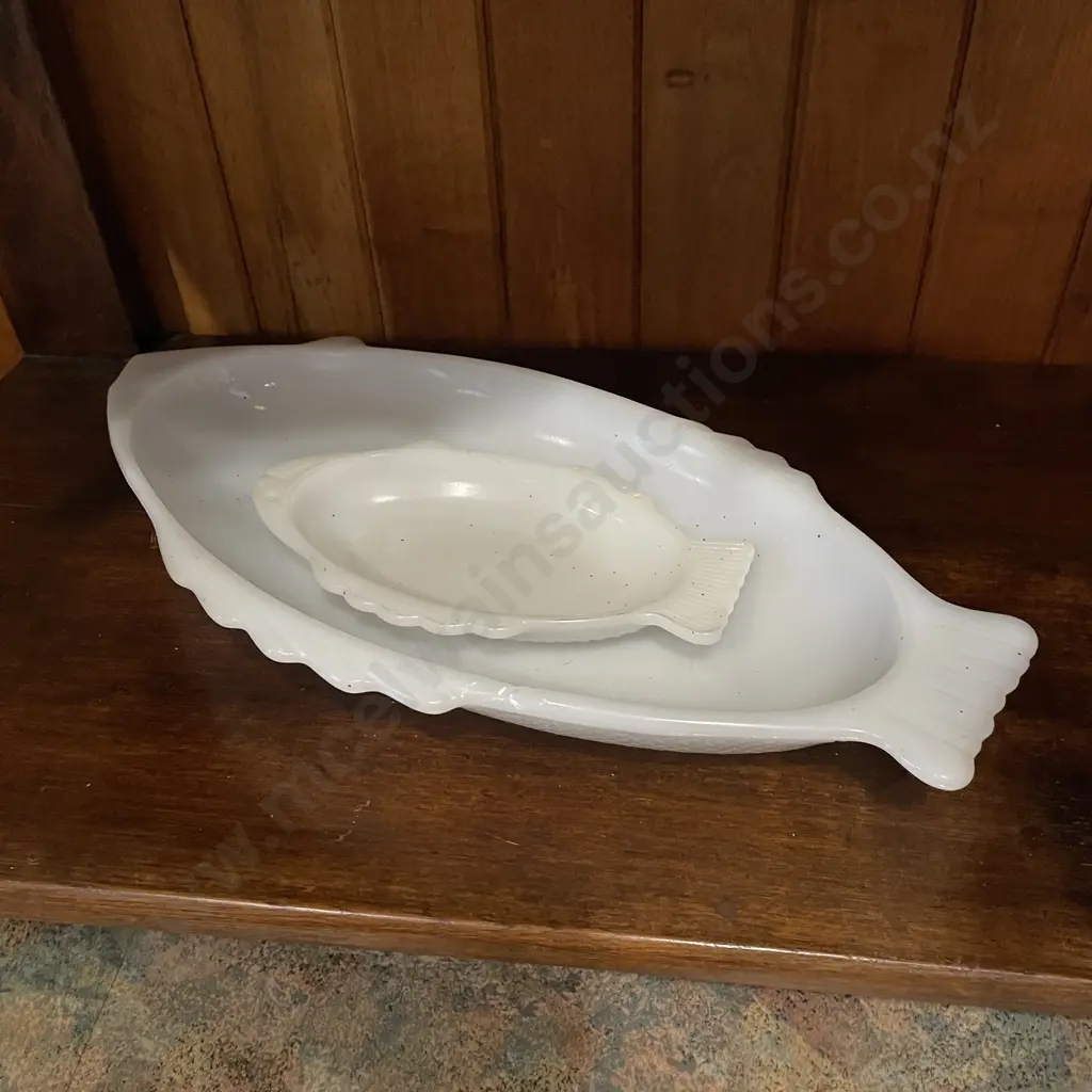 Glasbake milk glass large Fish Platter with Fish side plate Image 1++