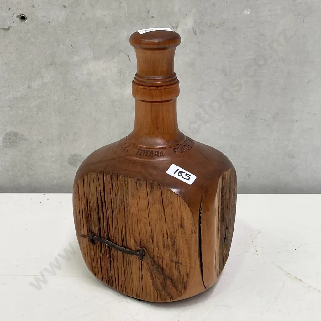 NZ Totara Decanter Image 1++