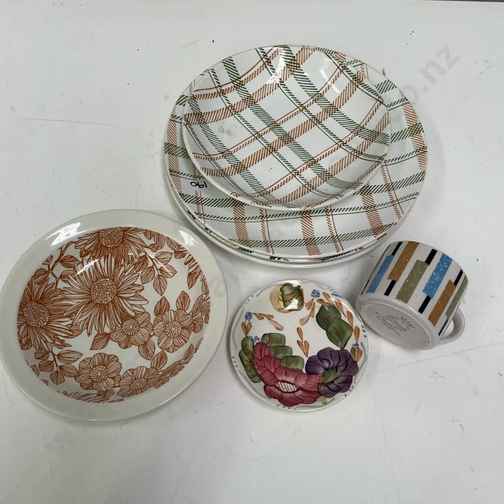 Assortment of Crown Lynn Image 1++