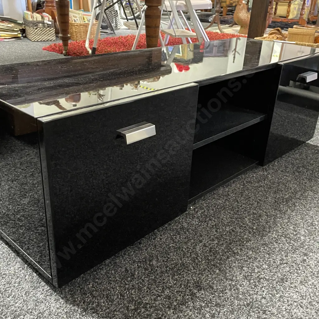 Freedom Furniture Black Lacquered Entertainment Unit. 2 Door. W120 D41 H28cm Image 1++