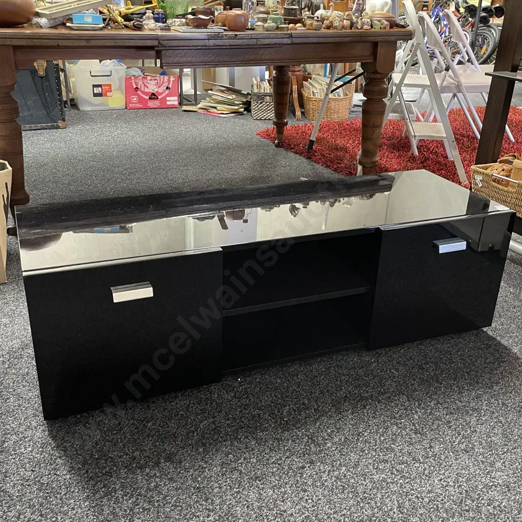 Freedom Furniture Black Lacquered Entertainment Unit. 2 Door. W120 D41 H28cm Image 1++