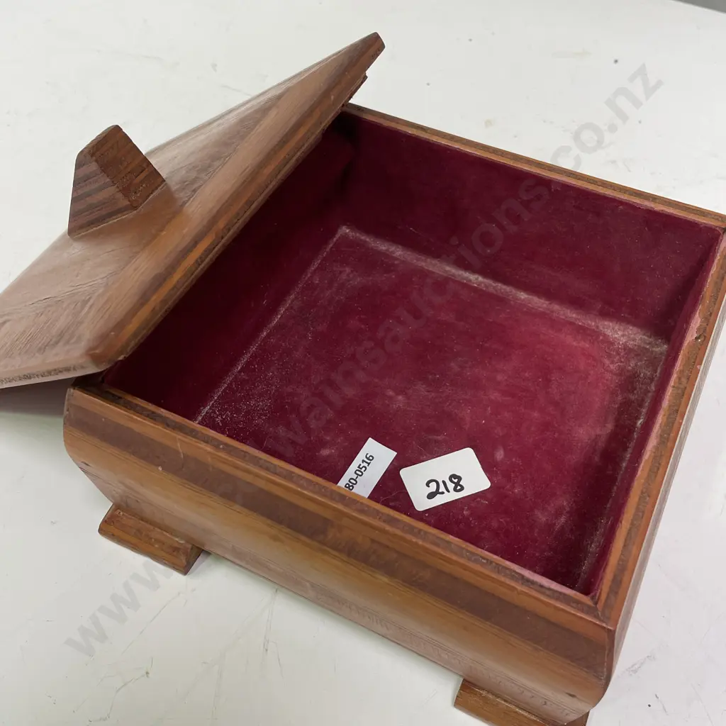 Vintage Art Deco Footed Box. 18 x 18cm H13cm Image 1++
