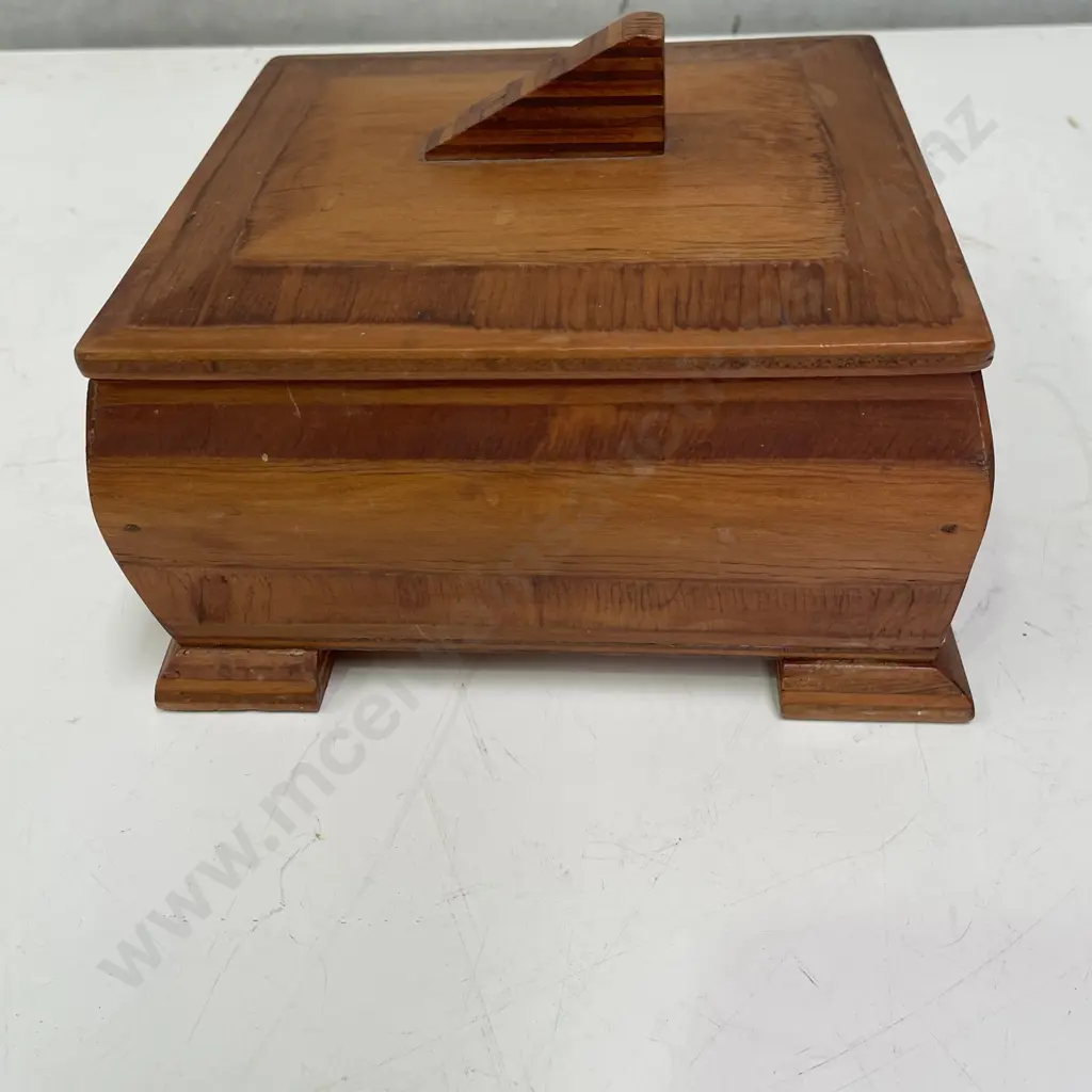 Vintage Art Deco Footed Box. 18 x 18cm H13cm Image 1++