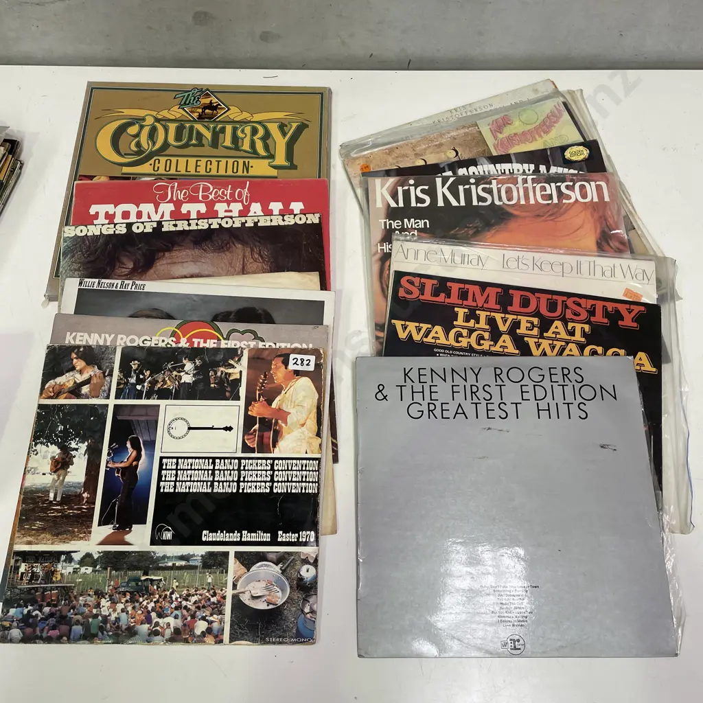 Assorted LP's, country music, Willie Nelson, Kenny Rogers, John Denver. Kris Kristofferson etc Image 1++