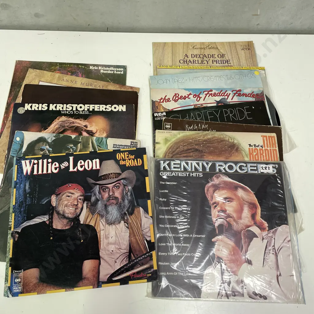 Assorted LP's, country music, Willie Nelson, Kenny Rogers, John Denver. Kris Kristofferson etc Image 1++