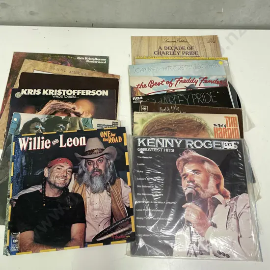 Assorted LP's, country music, Willie Nelson, Kenny Rogers, John Denver. Kris Kristofferson etc
