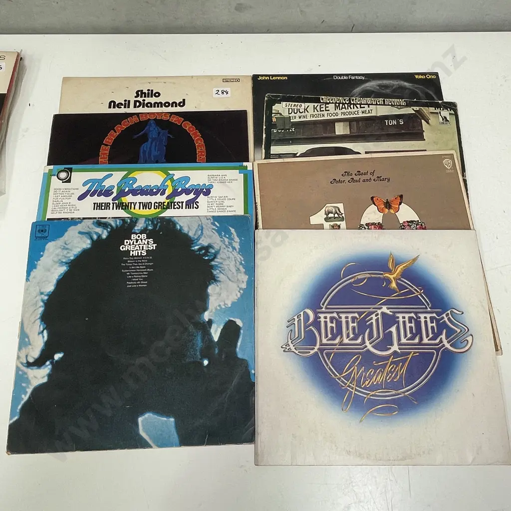 Assorted LP's including Bob Dylan, Neil Diamond, CCR, John Lennon, Bee Gees, Beach Boys Image 1++