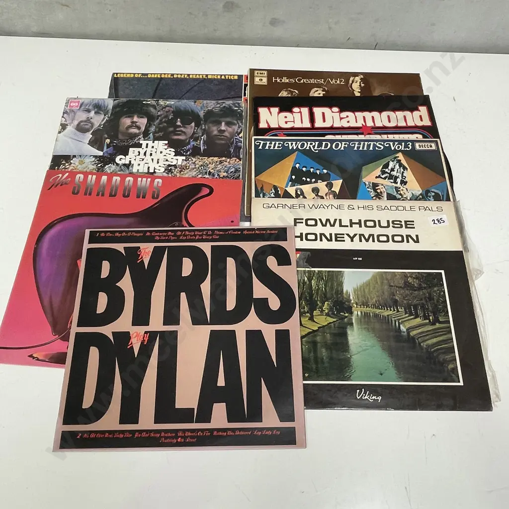 Assorted LP's including the Byrds, Bob Dylan, Hollies, The Shadows etc Image 1++