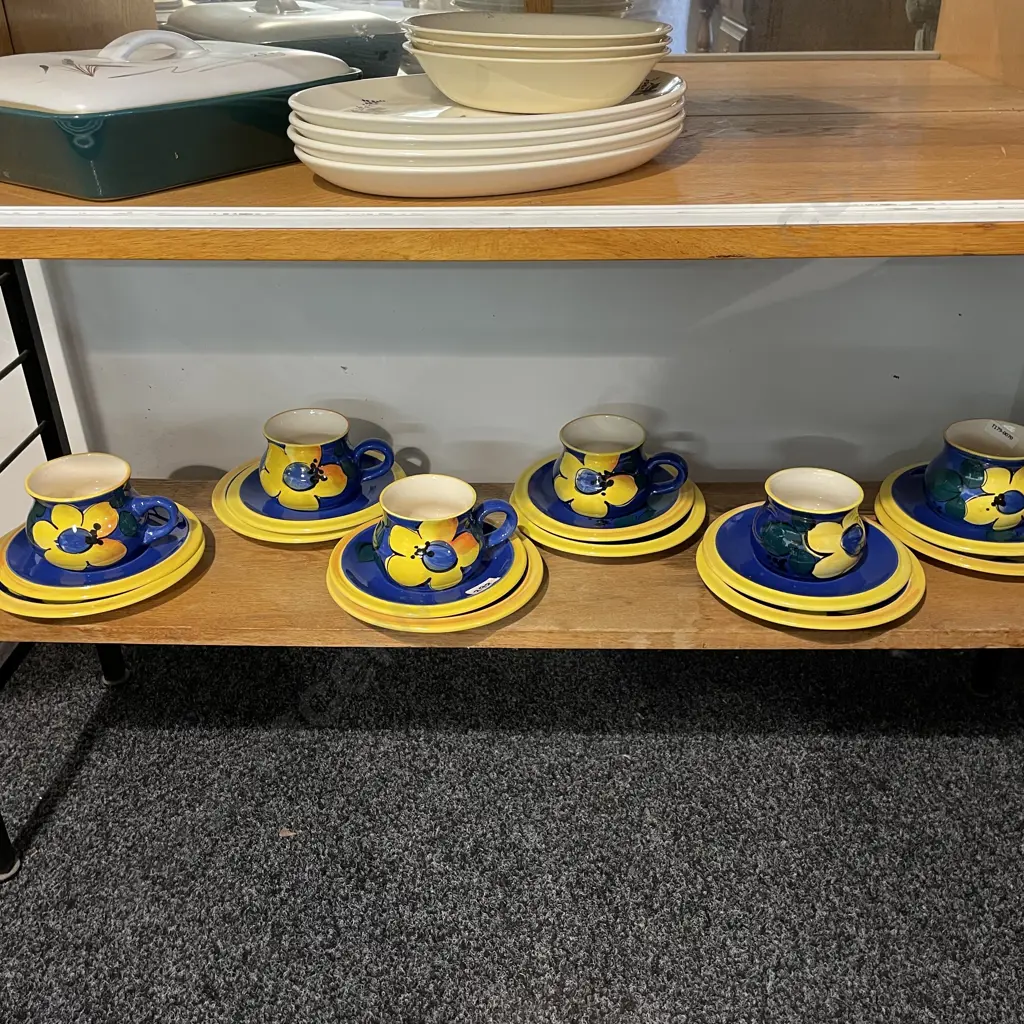 6 x Handpainted Sunnyvale NZ Pottery Trios Image 1++