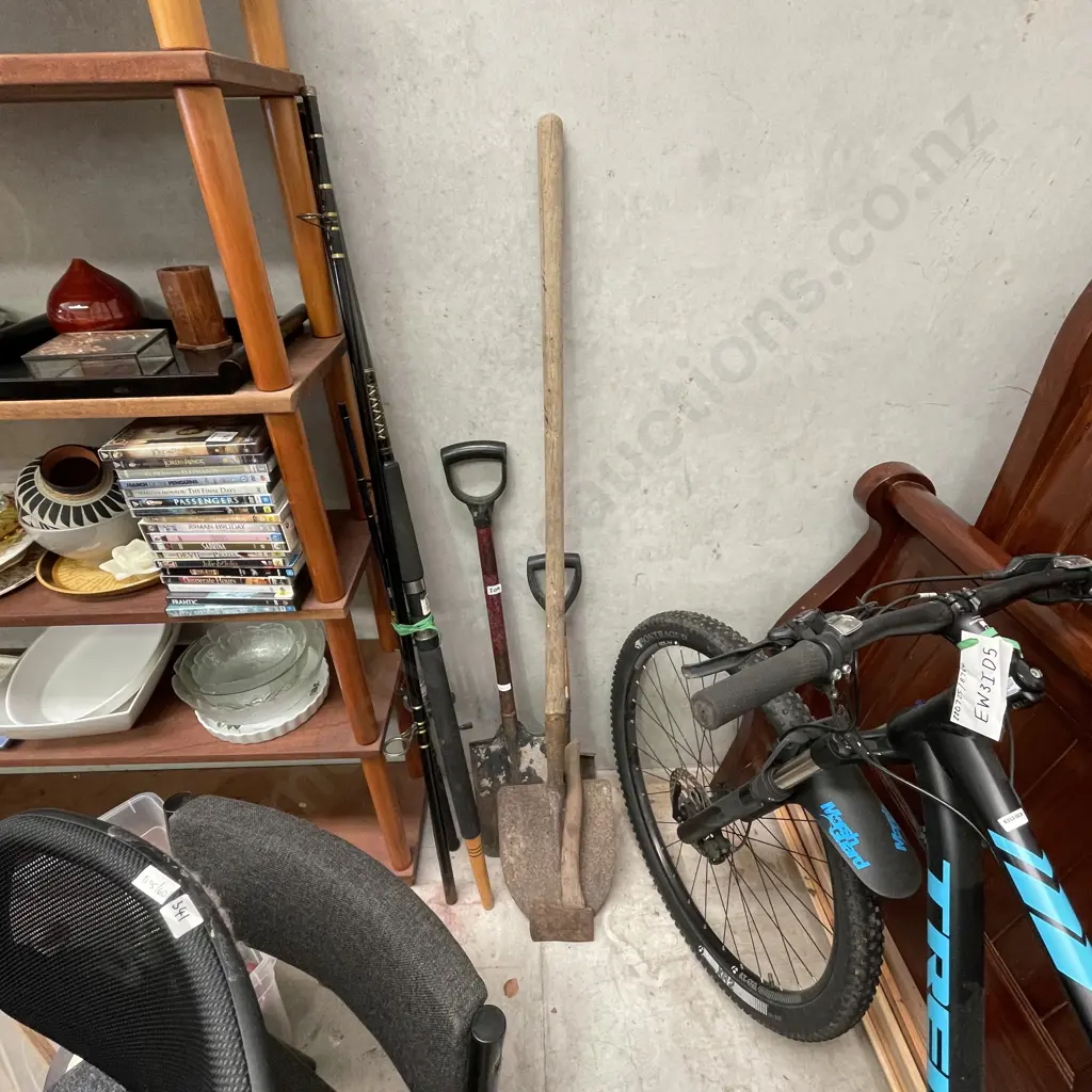 3 Shovels with Axe Image 1++