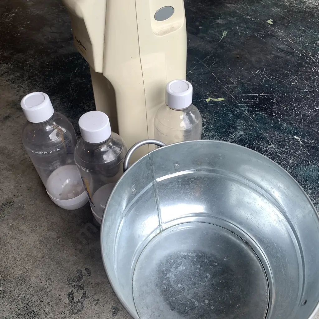 Stainless Steel Ice Bucket with Soda Stream with 3 Bottles Image 1++