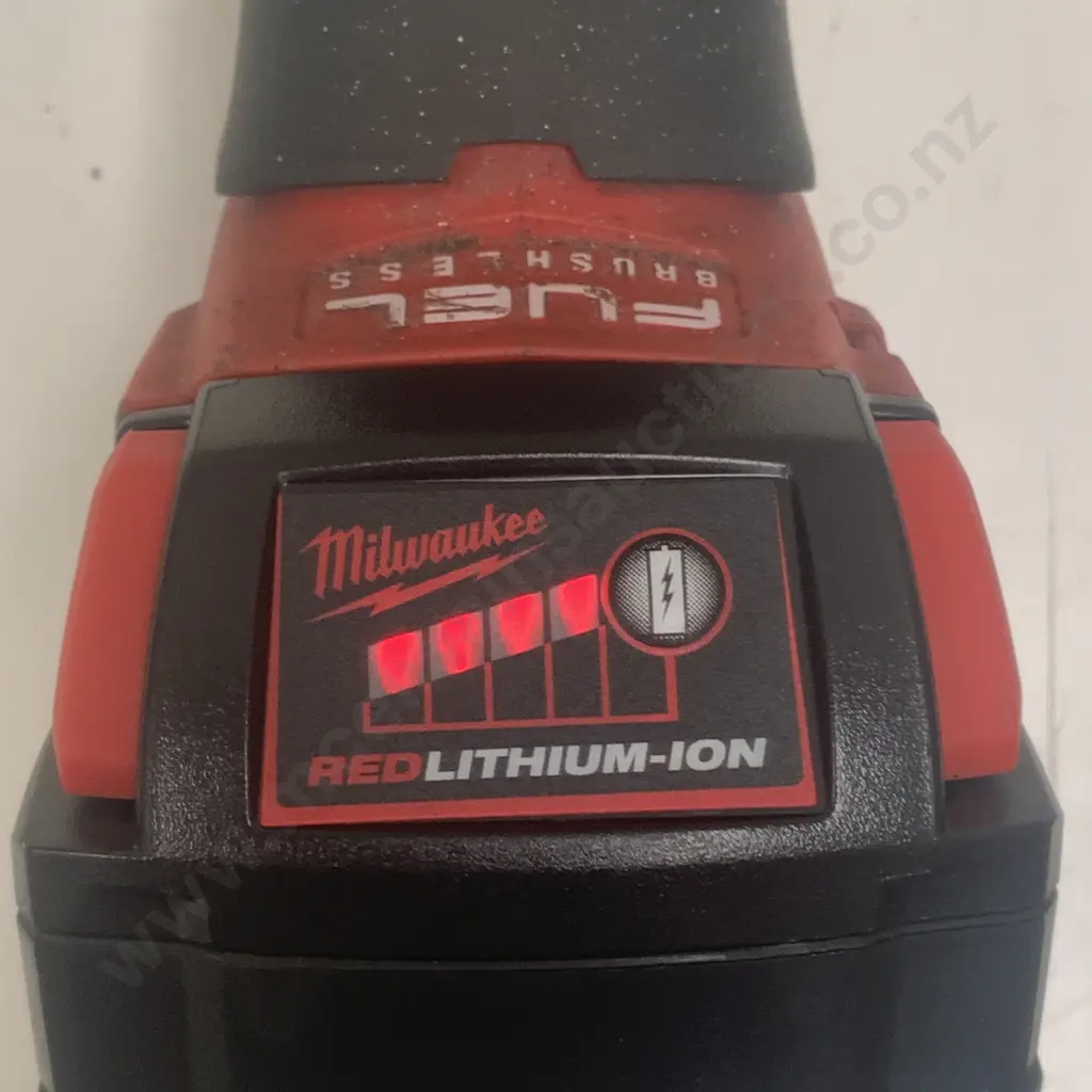 Milwaukee Fuel Brushless Angle Grinder M18 CAG125XPD with 5.0 Red Lithium Ion Battery - working Image 1++