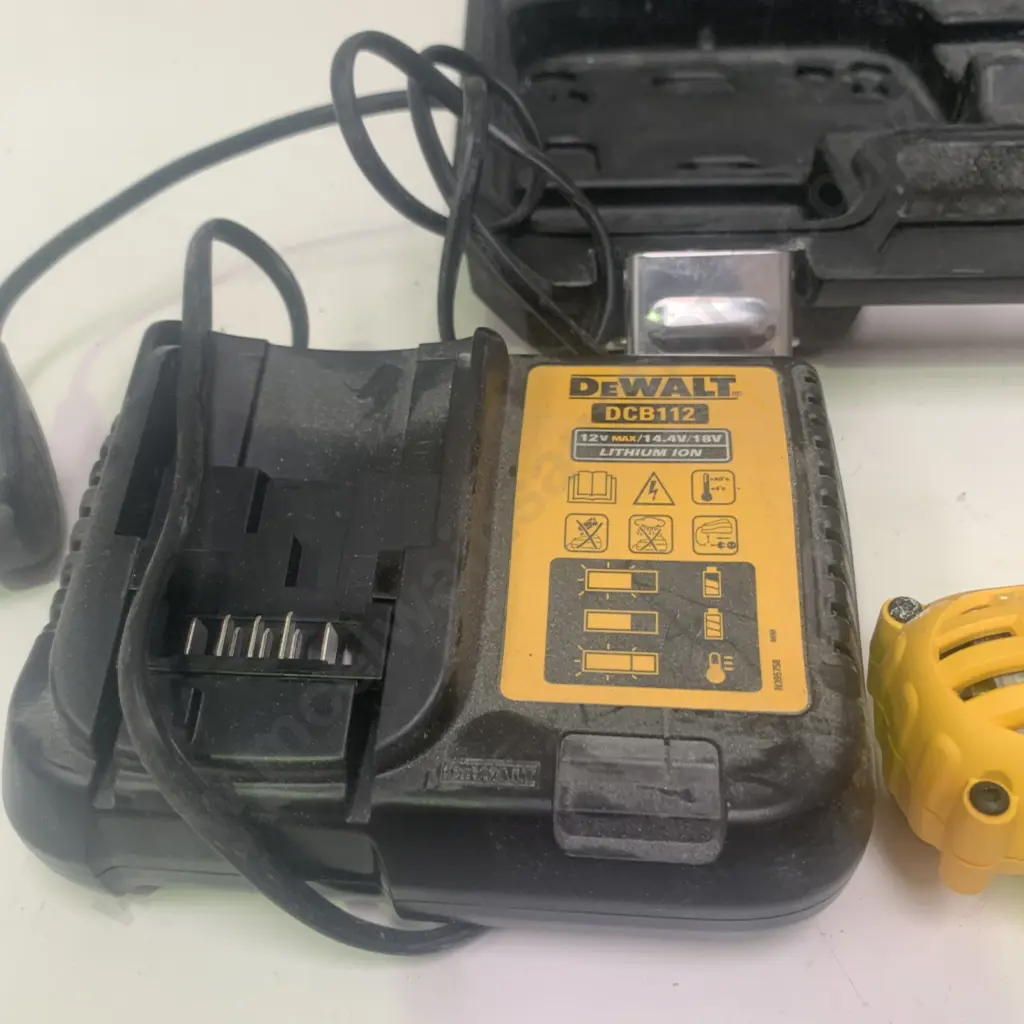 Dewalt 12V Cordless Adjustable Clutch Drill Driver in Case Model DCD710, with 2 batteriers and charger Image 1++