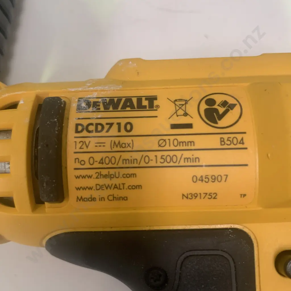 Dewalt 12V Cordless Adjustable Clutch Drill Driver in Case Model DCD710, with 2 batteriers and charger Image 1++