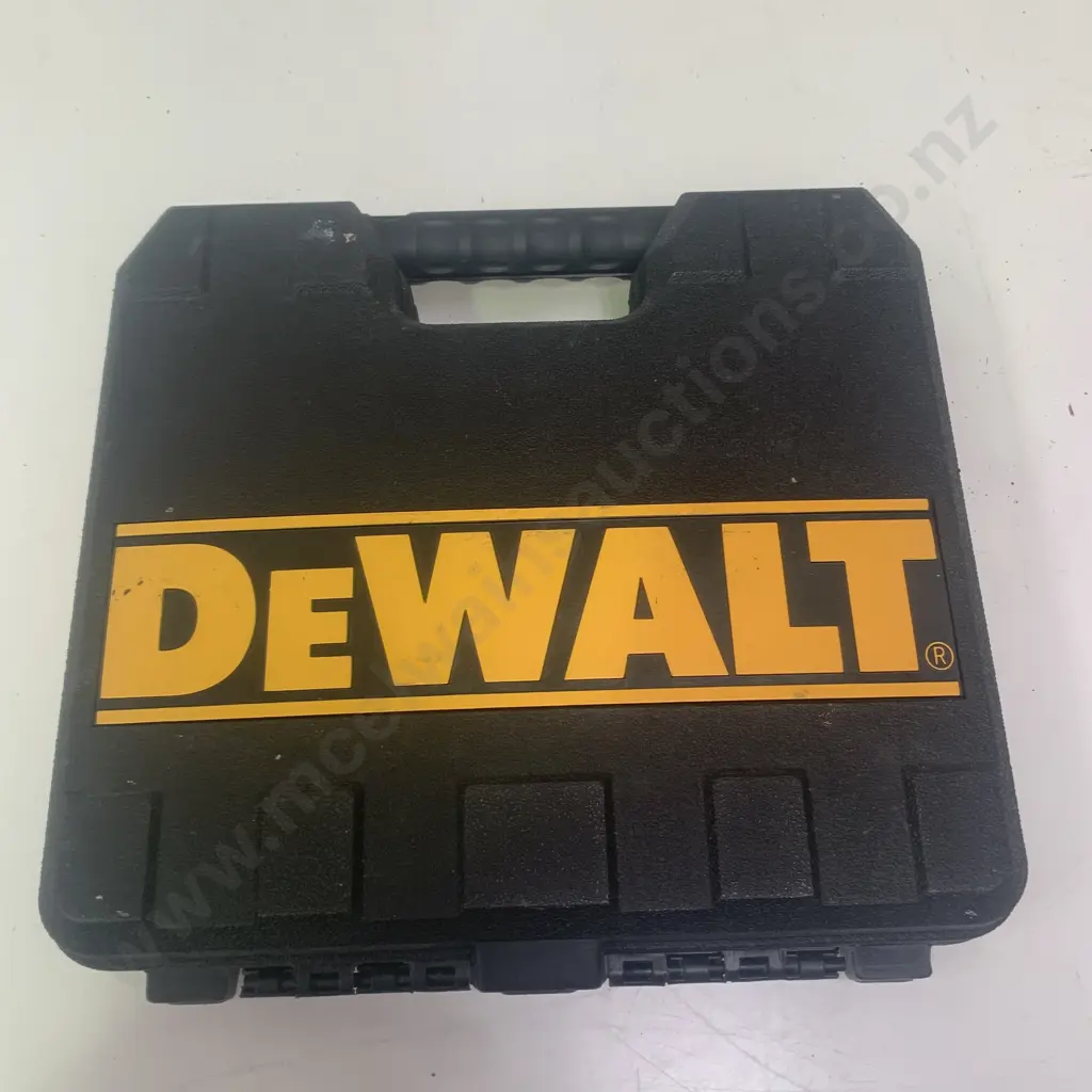 Dewalt 12V Cordless Adjustable Clutch Drill Driver in Case Model DCD710, with 2 batteriers and charger Image 1++