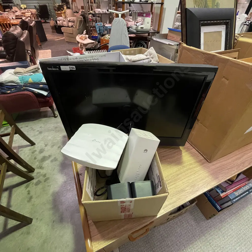 Sommet Digital TV with Huawei Router and Speakers Image 1++