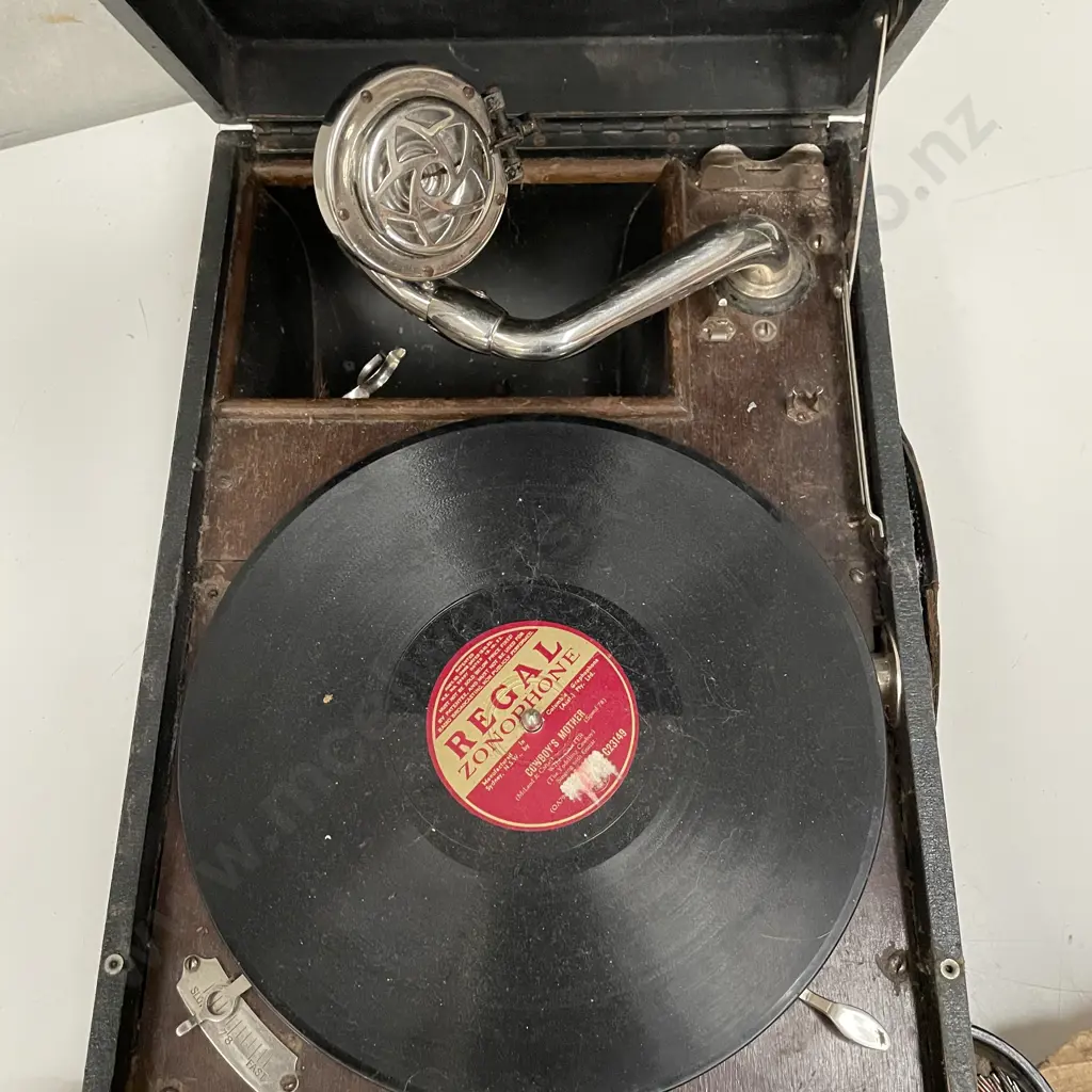 Antique "His Masters Voice" Gramophone with assorted records Image 1++
