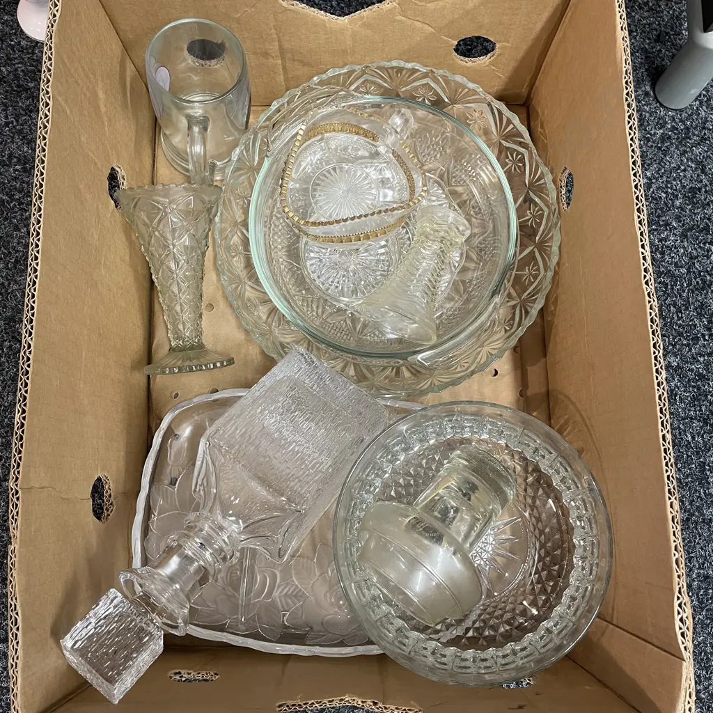 Box lot of assorted Glassware Image 1++