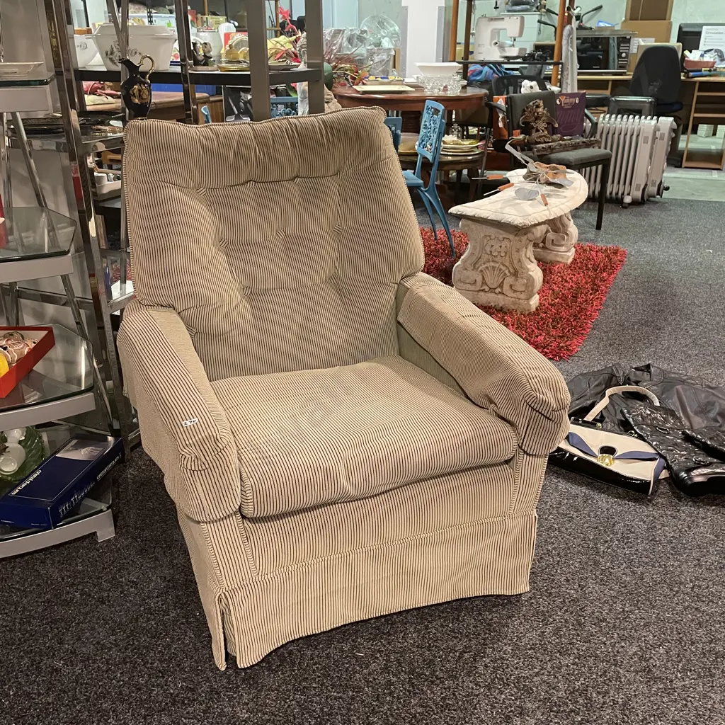 Vintage Mid Century Don Button Back Armchair Image 1++