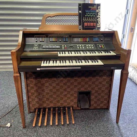 Vintage Baldwin Overture MOO Series Organ. Excellent working condition