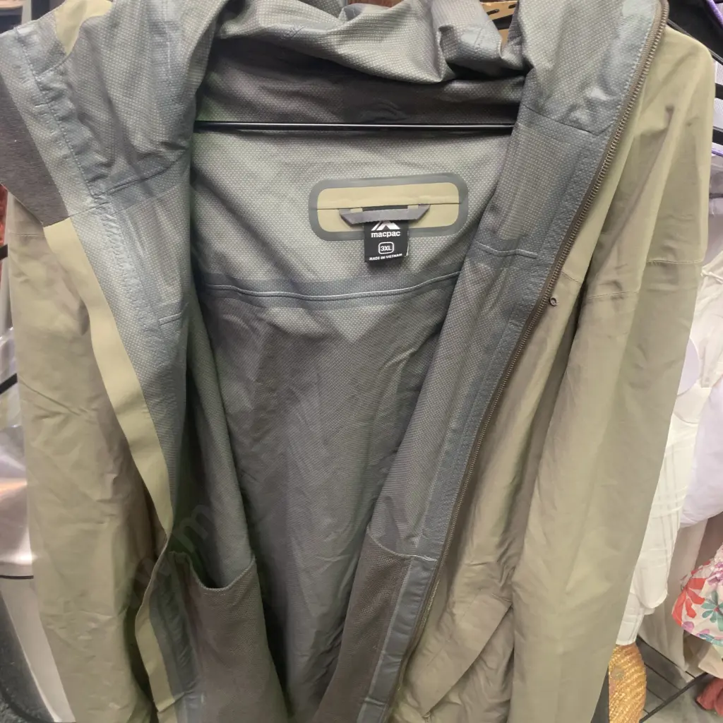 Macpac Jacket, Taupe/Sand Coloured, size 3XL Image 1++