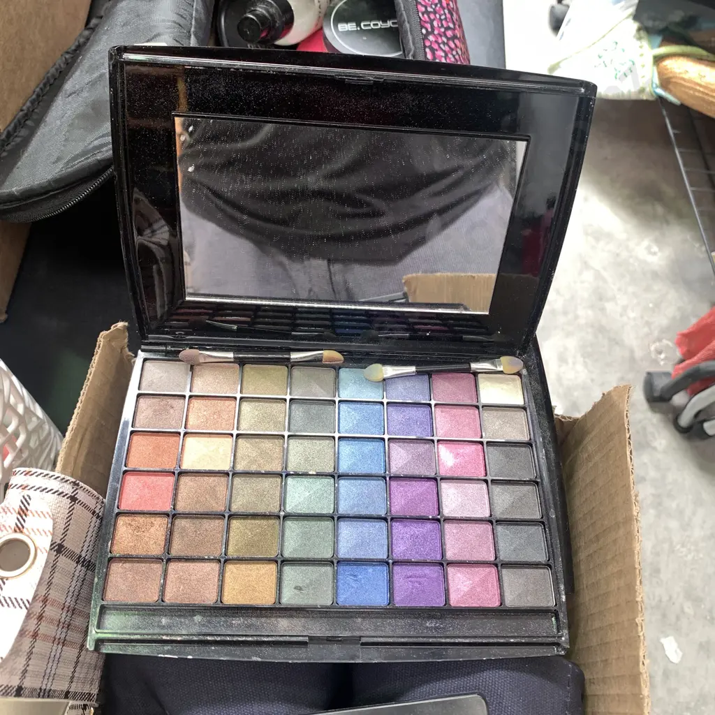 Box of assorted Makeup etc with North Face Makeup bags Image 1++