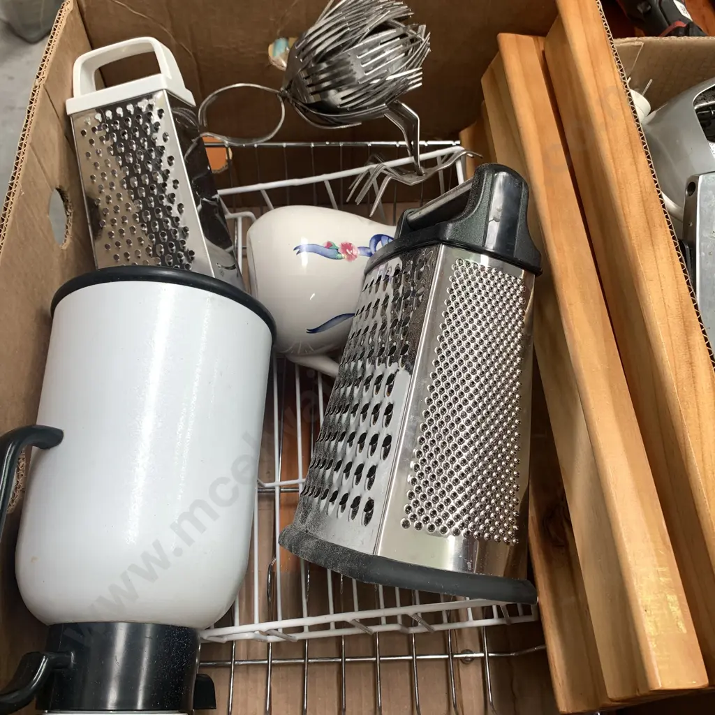 Box of Assorted Kitchen Items Image 1++