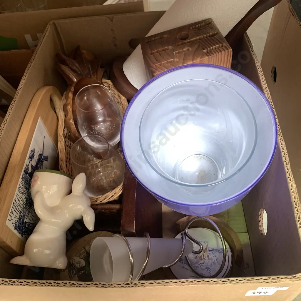 Box of Assorted Kitchen Items Image 1++
