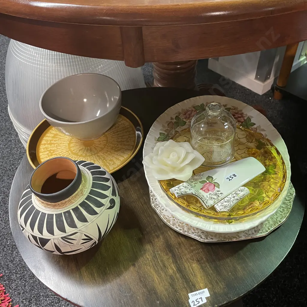 Assorted Collectable Pottery etc ADDED TO BOX LOT _ UNSOLD SO DONATED Image 1++