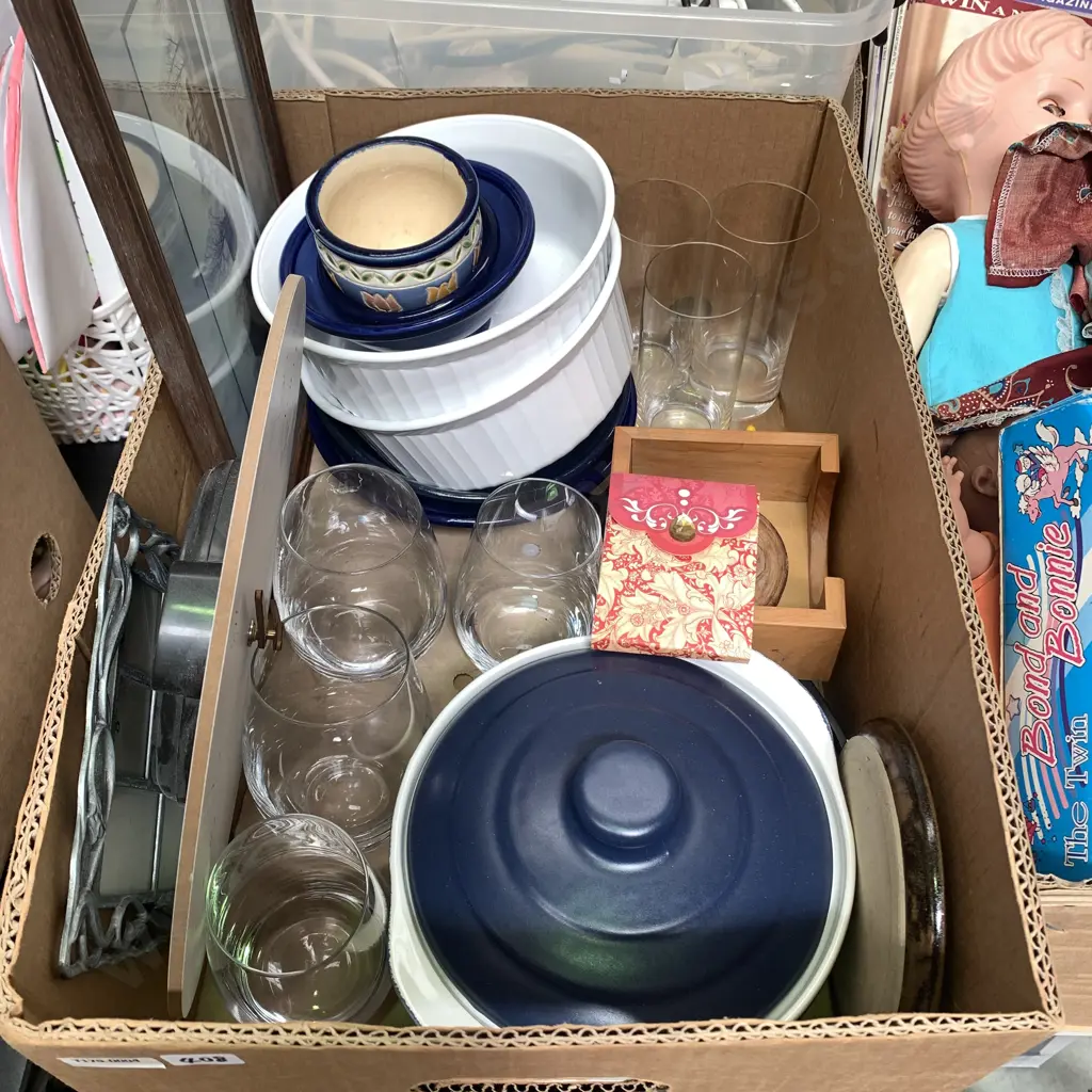 Box of Assorted Kitchen Crockery etc Image 1++