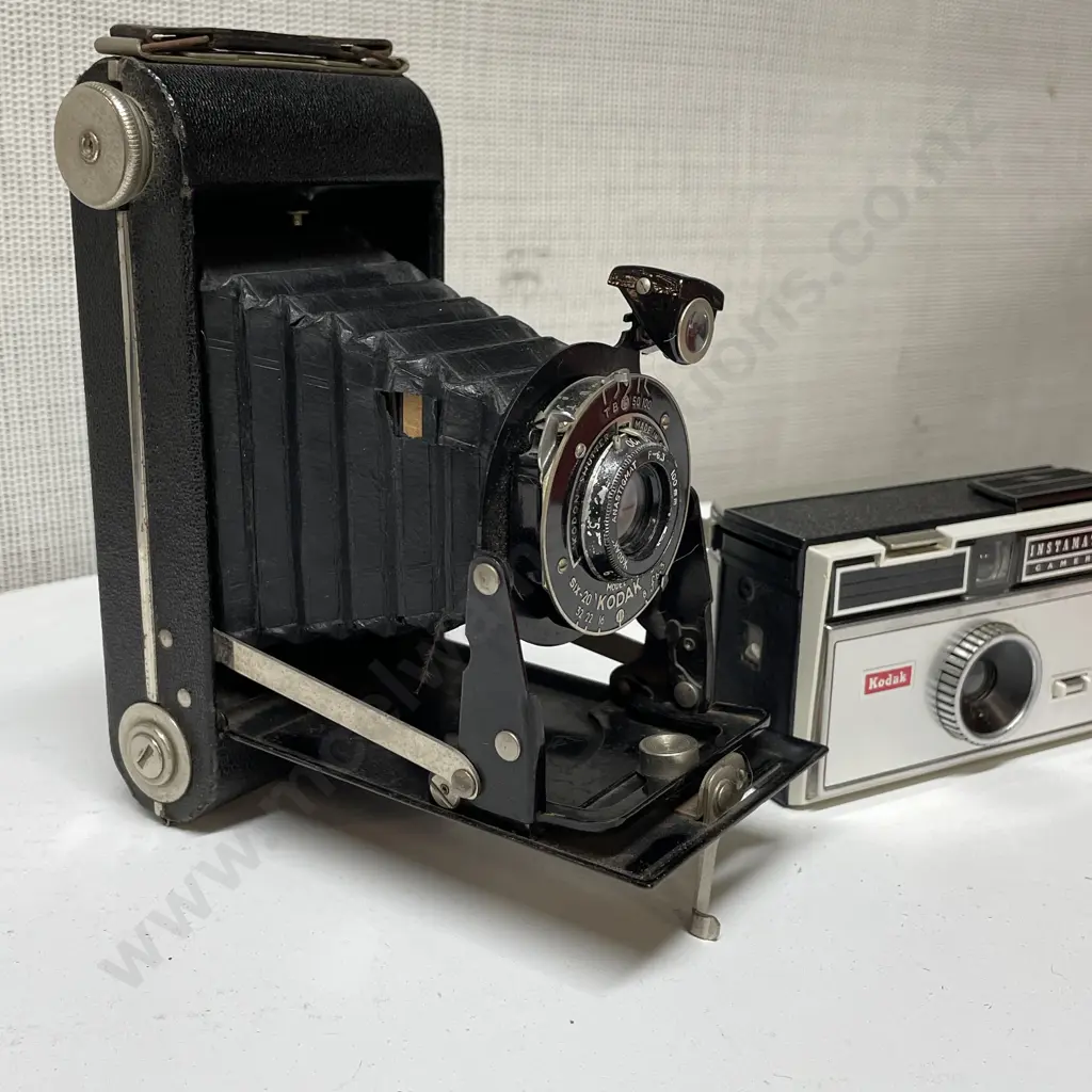 Vintage Kodak Six-20 Junior Camera with Vintage Kodak Instamatic Camera 100 Image 1++