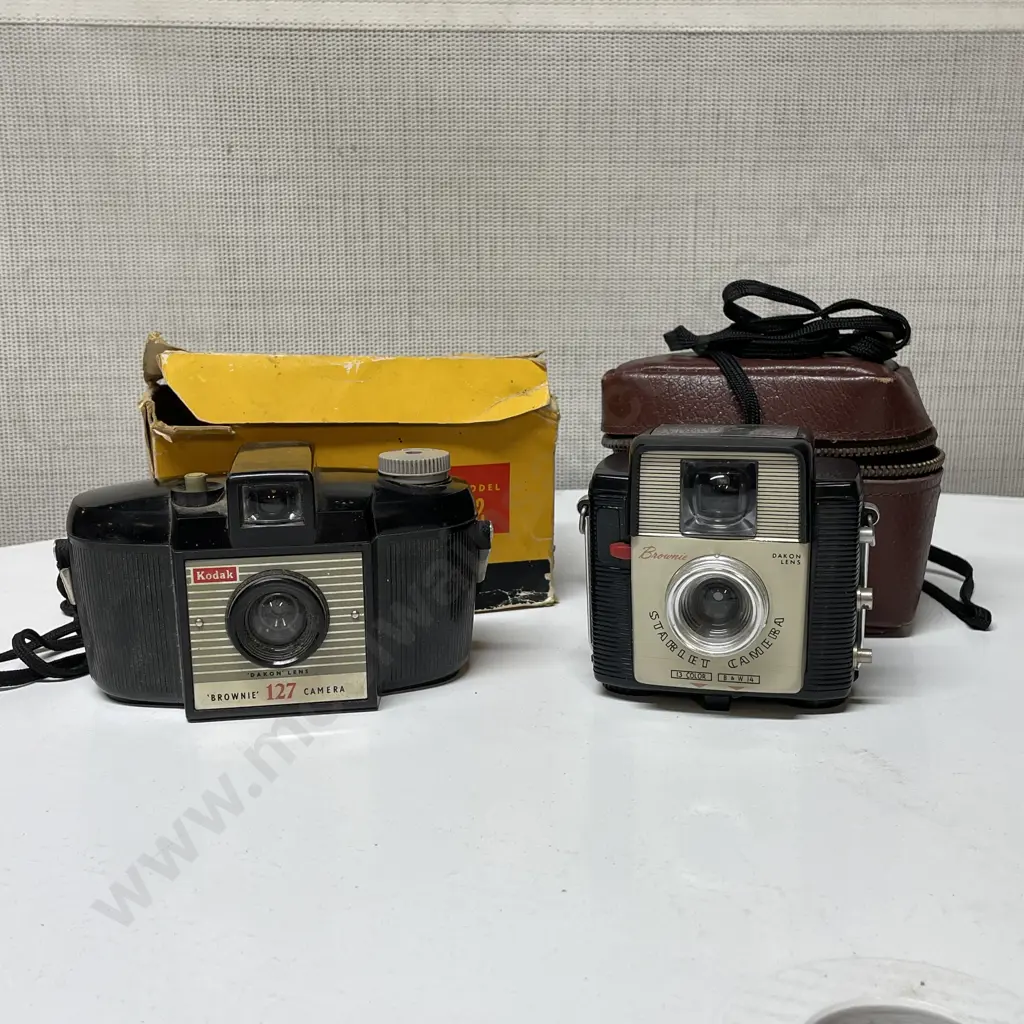 Vintage Brownie Dakon Lens Starlet Camera in Case with Vintage Kodak Brownie 127 Camera in Box Image 1++
