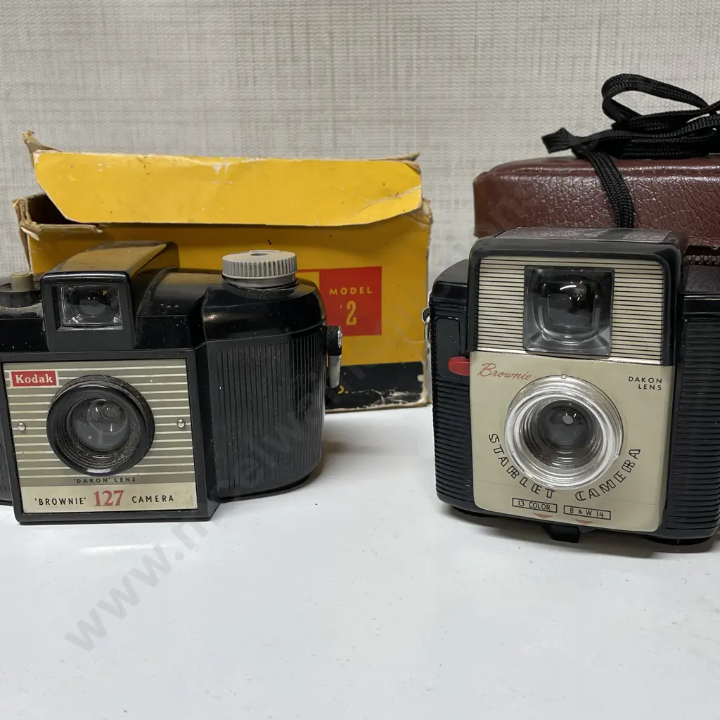 Vintage Brownie Dakon Lens Starlet Camera in Case with Vintage Kodak Brownie 127 Camera in Box Image 1++