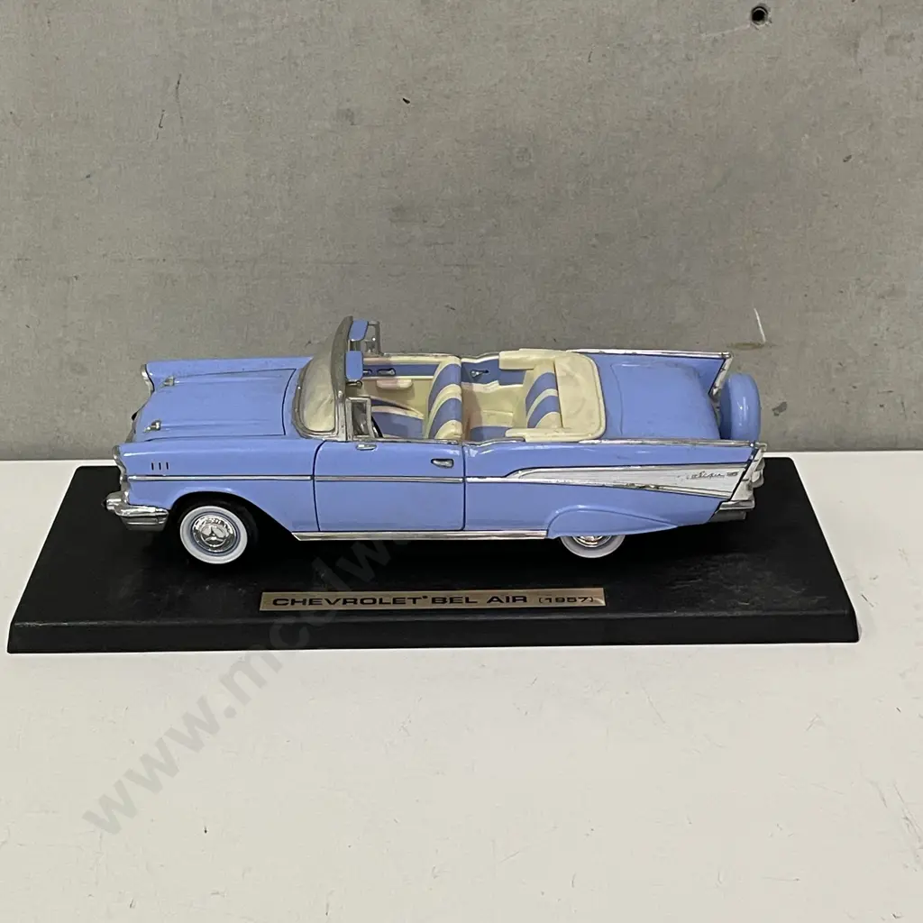 Model Chevrolet Bel Air (1957) on Plinth. L35cm Image 1++