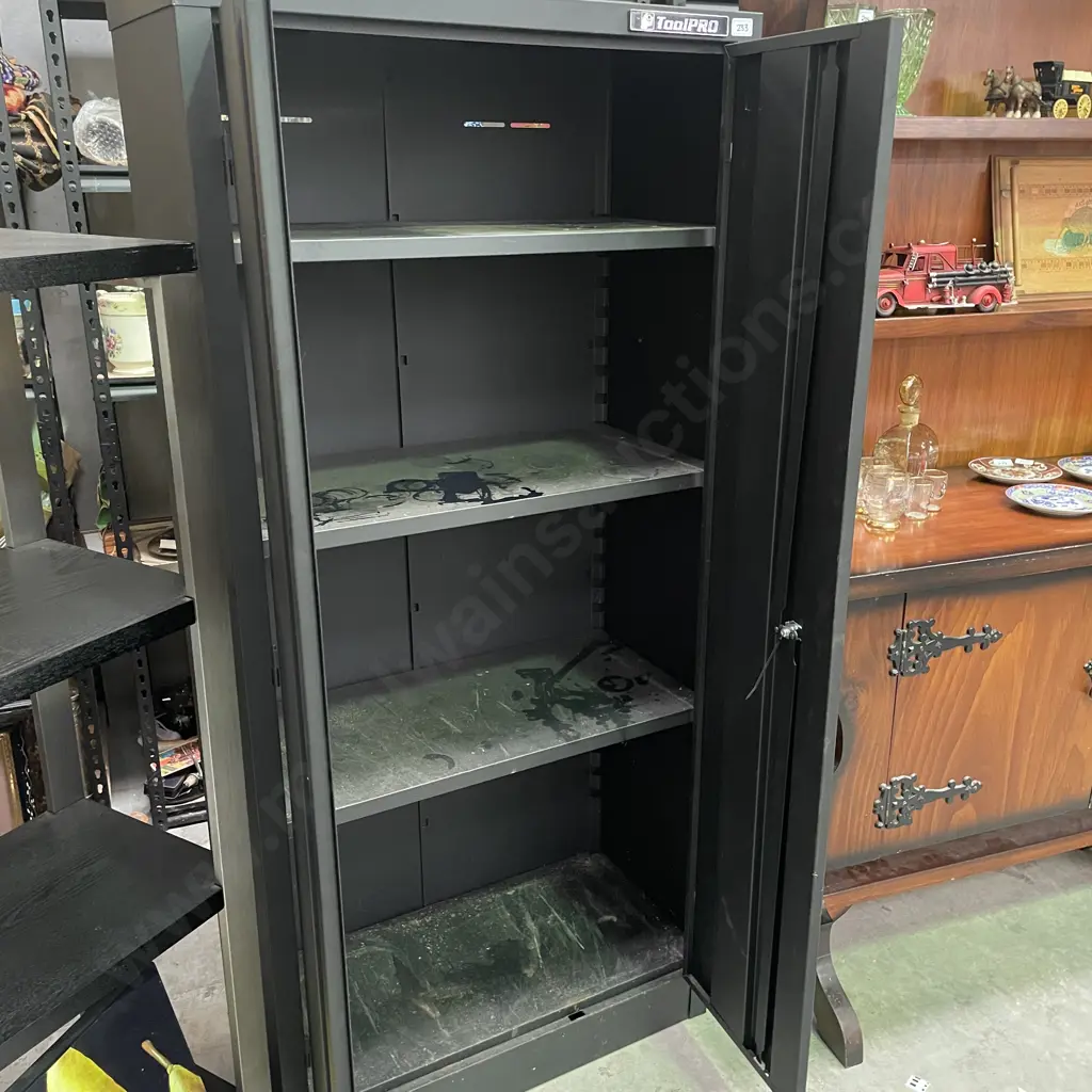 Metal ToolPRO Lockable Tool Cabinet with Key Image 1++