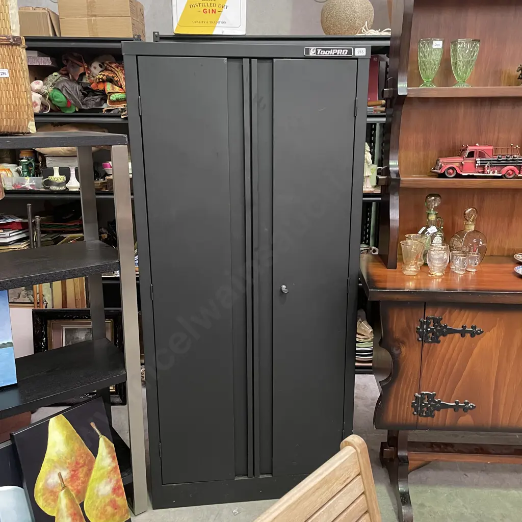 Metal ToolPRO Lockable Tool Cabinet with Key Image 1++