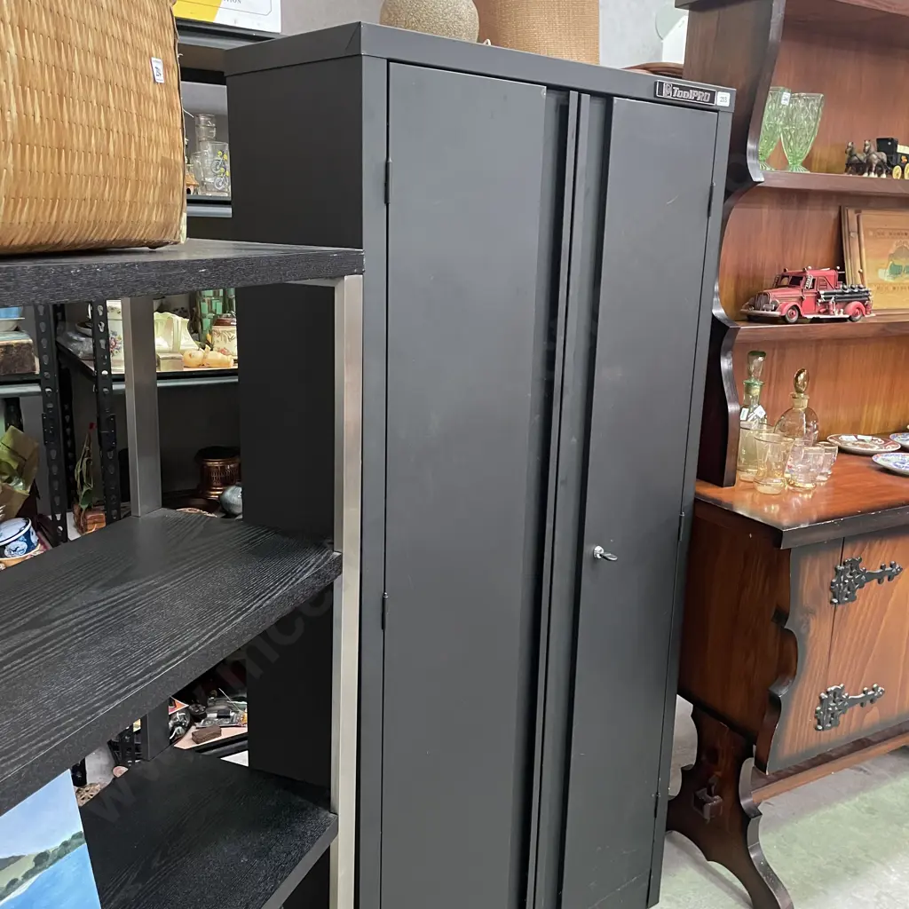 Metal ToolPRO Lockable Tool Cabinet with Key Image 1++