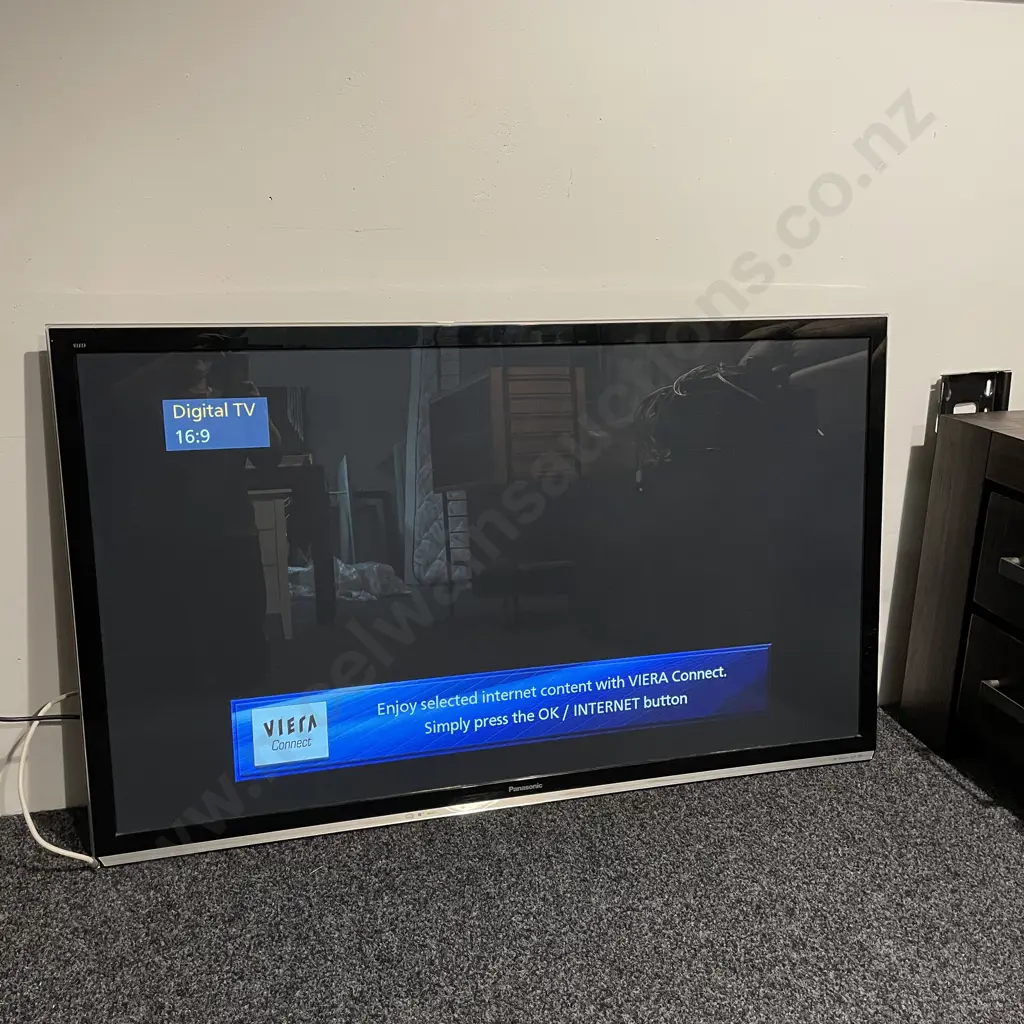 Panasonic Viera TH-P55UT50Z Plasma TV - Great Working Condition. Image 1++