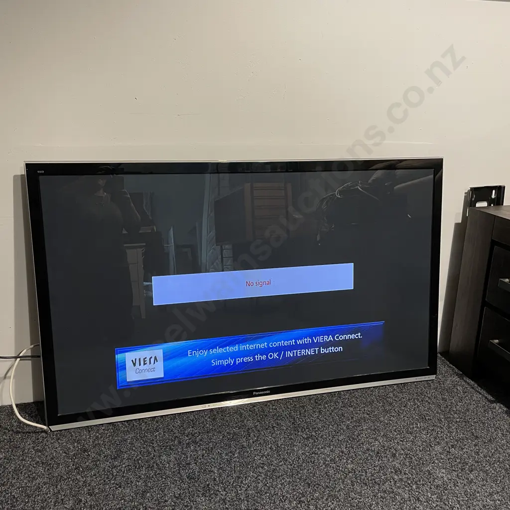 Panasonic Viera TH-P55UT50Z Plasma TV - Great Working Condition. Image 1++