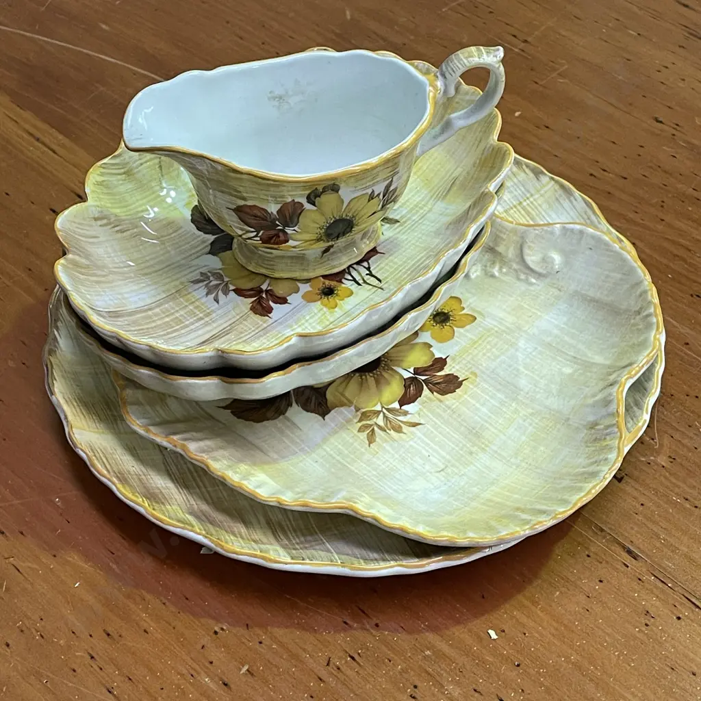 Old Foley/James Kent Dishes with jug Image 1++