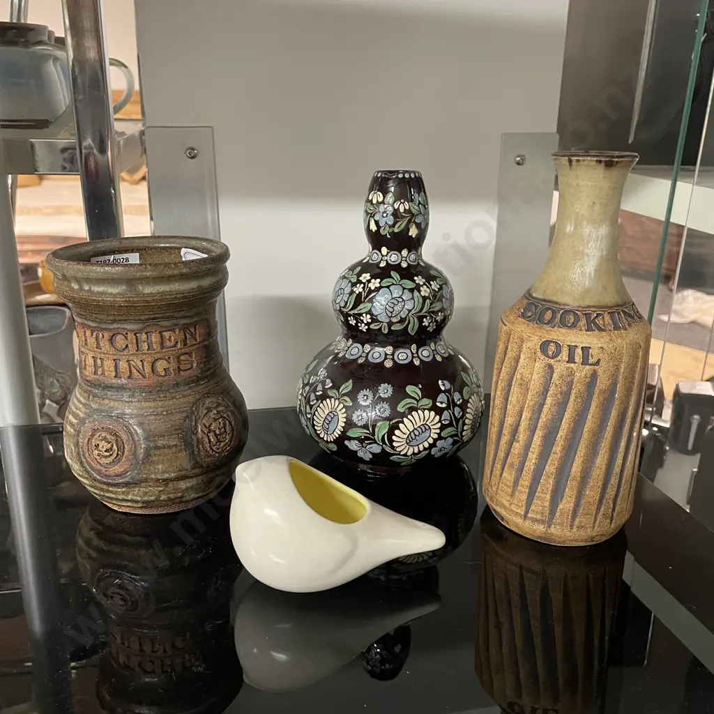 Assorted Pottery Items Image 1++