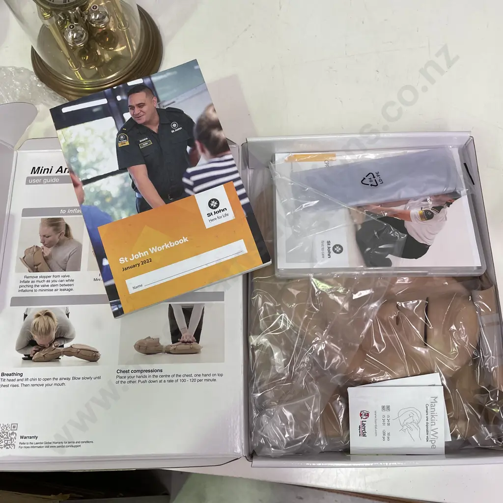 St Johns Boxed "Learn CPR" Kit with Workbook Image 1++