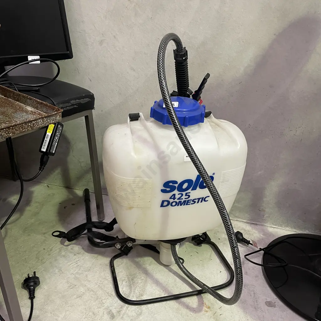 Solo Backpack Pressure Sprayer Domestic 425 Image 1++