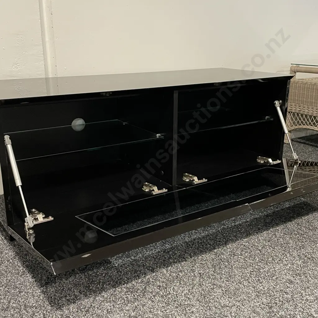 Modernist Quality High Gloss Black Laquered Entertainment Unit. Glass Inserts and Shelves Image 1++