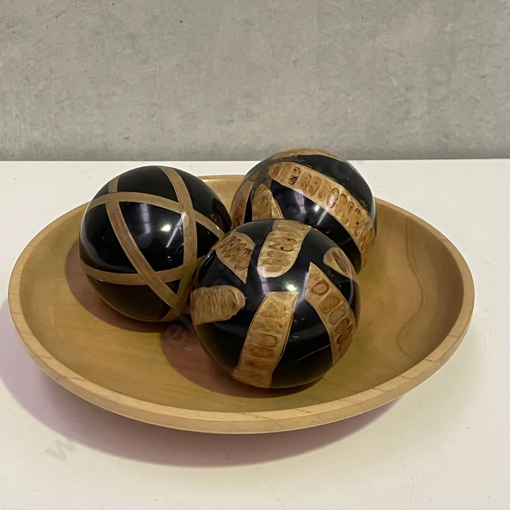 Claret Ash Wooden Bowl with 3 Decorative Balls Image 1++