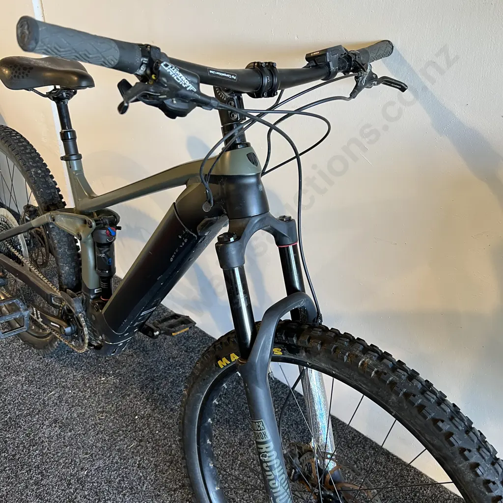 Electric Full Suspension Trek Mountain Bike Large Size, MAXXIS 29" Tyres Image 1++