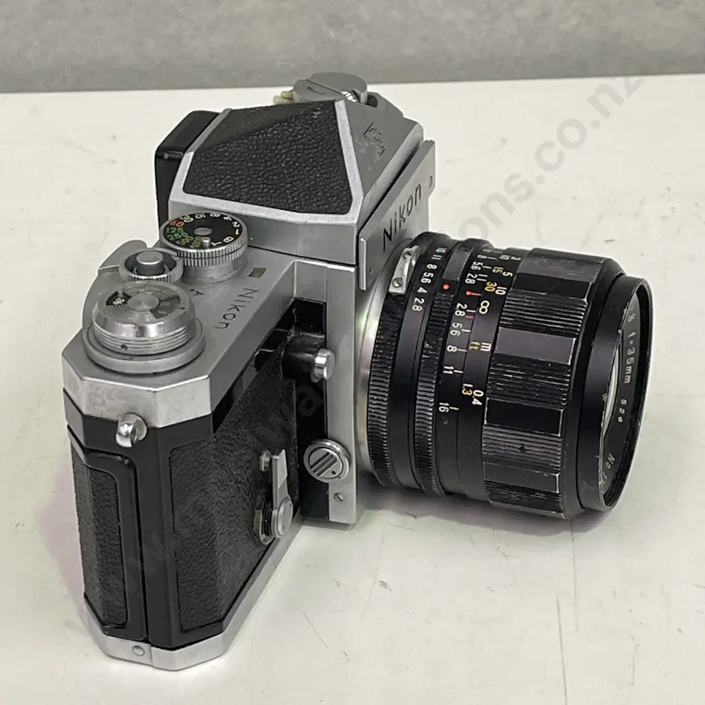 Vintage Nikon F Camera No 7081318 Image 1++