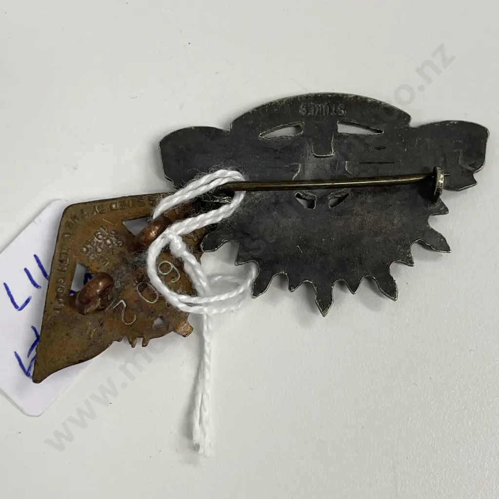 Two Vintage Brooch: Australian Commonwealth Military, Returned Service Image 1++